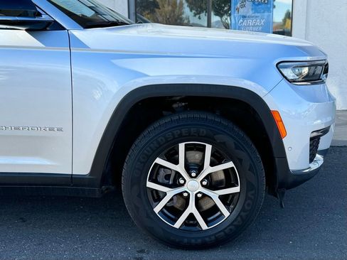 Used 2024 Jeep Grand Cherokee L Limited w/ Luxury Tech Group II image 2