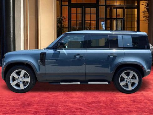 Used 2023 Land Rover Defender 110 SE AWD/4WD image 2