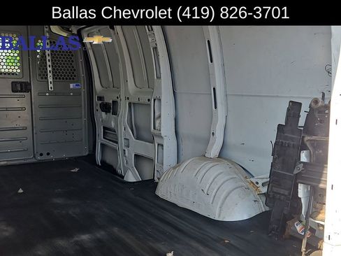 Used 2018 Chevrolet Express 2500 w/ Driver Convenience Package RWD image 26