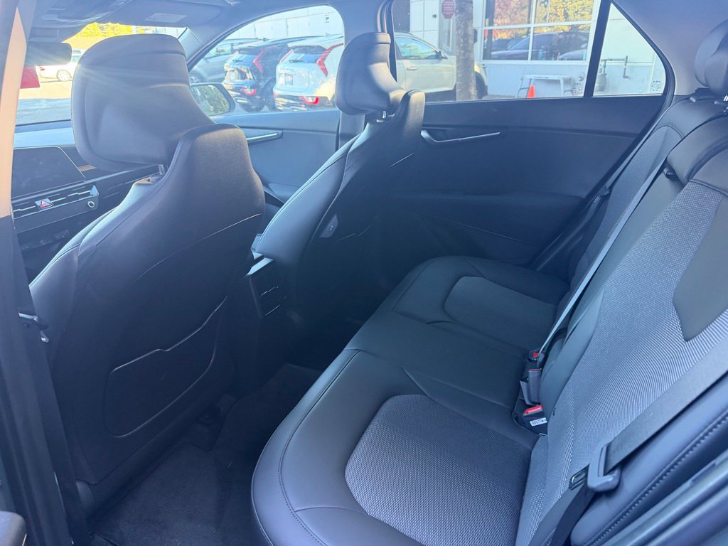Used 2025 Kia Niro EX FWD image 13