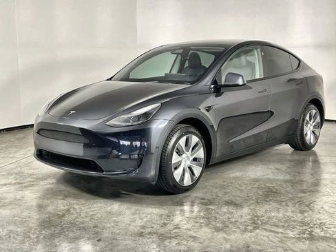 Used 2024 Tesla Model Y 2WD image 4