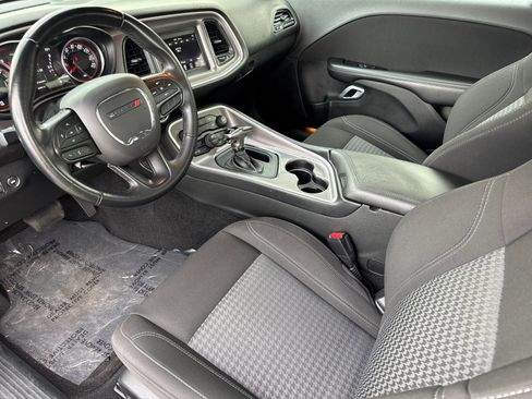 Used 2022 Dodge Challenger SXT image 9