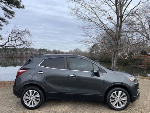 Used 2018 Buick Encore Preferred image 3