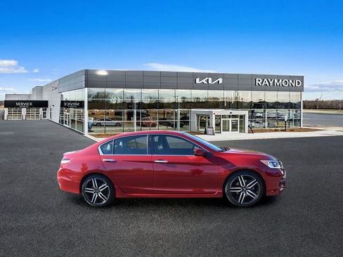 Used 2017 Honda Accord Sport image 2