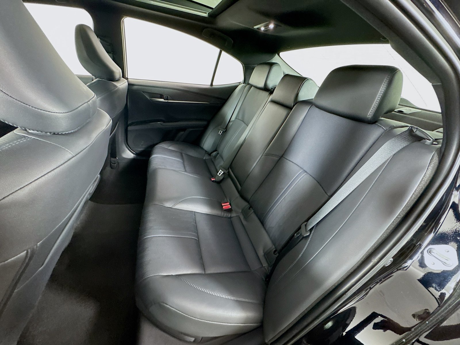 Used 2025 Toyota Camry XSE FWD image 18