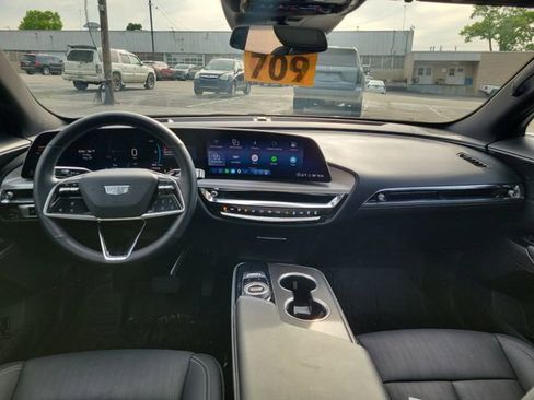 Certified 2024 Cadillac Lyriq Luxury AWD/4WD image 8