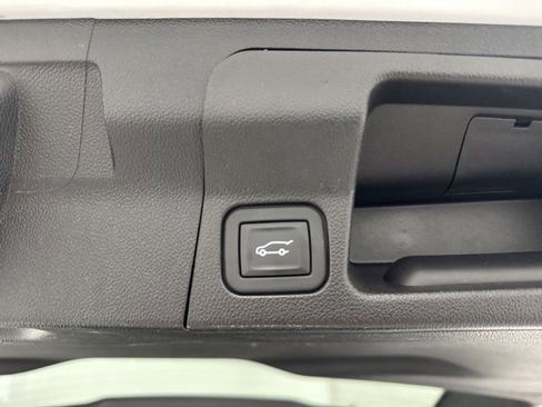 Used 2023 GMC Acadia SLT image 31