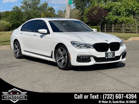 Used 2019 BMW 750i image 11
