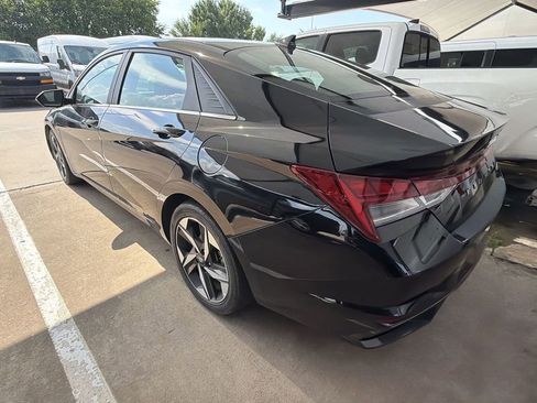 Used 2023 Hyundai Elantra Limited FWD image 3