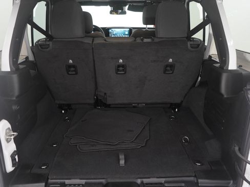 Used 2024 Jeep Wrangler Sahara image 9