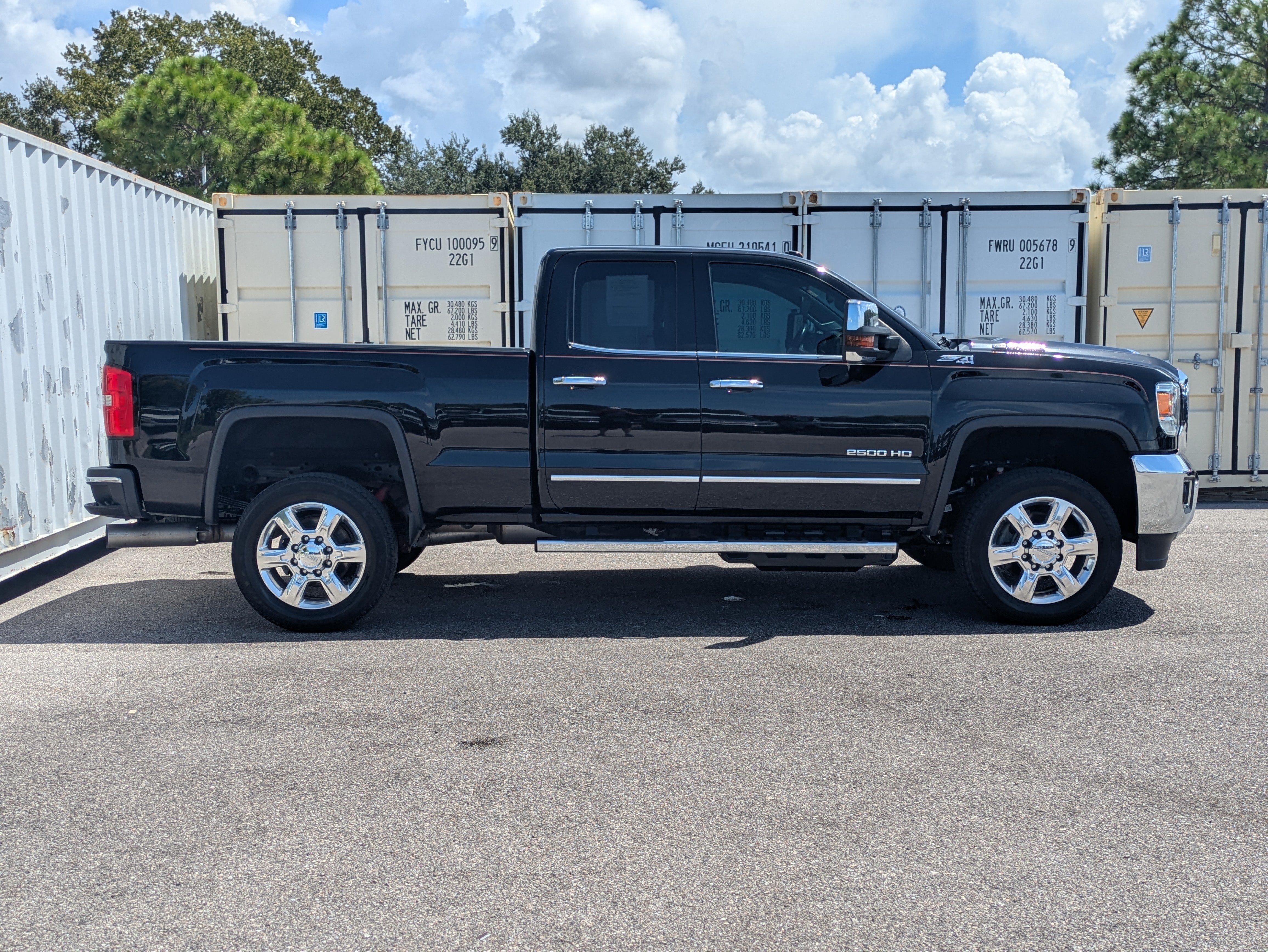 Used 2017 GMC Sierra 2500 SLT w/ Suspension Package, Off-Road AWD/4WD image 4