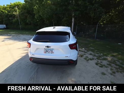 Used 2026 Chevrolet Trax RS FWD image 4