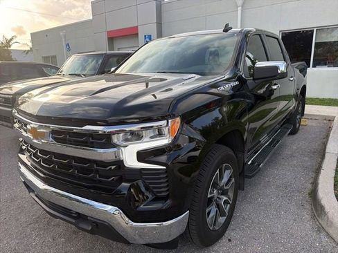 Used 2025 Chevrolet Silverado 1500 LT RWD image 2