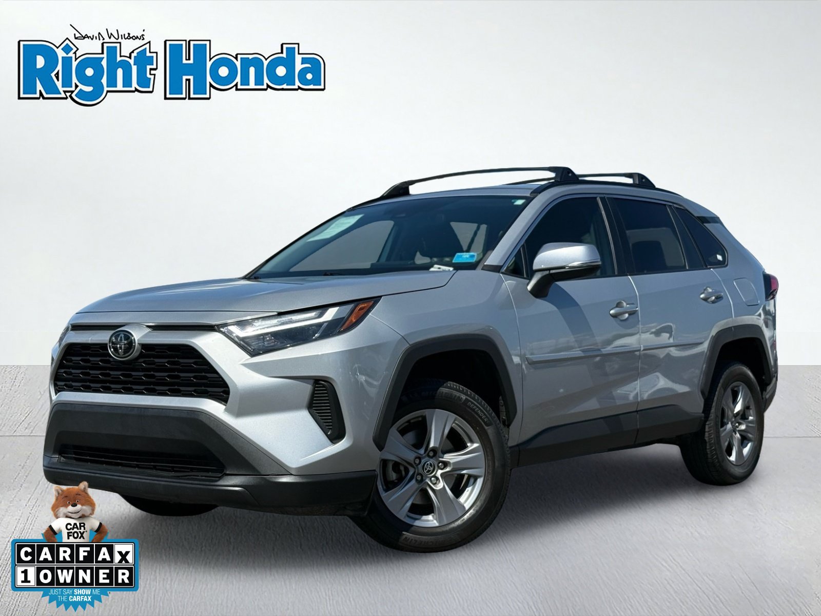 Used 2022 Toyota RAV4 XLE w/ XLE Grade Weather Package FWD image 1