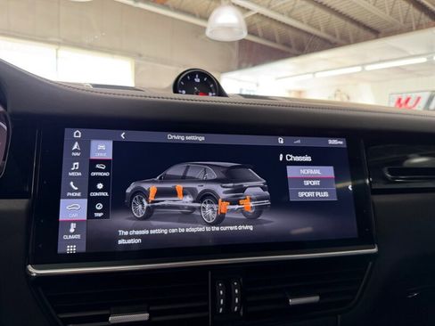 Used 2019 Porsche Cayenne Turbo image 35