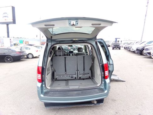 Used 2010 Chrysler Town & Country Touring FWD image 26