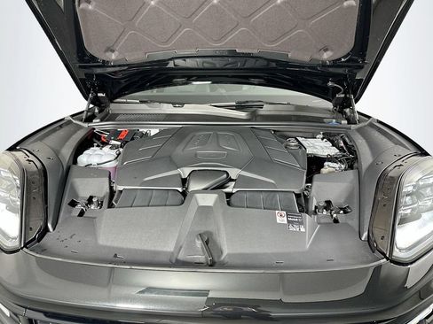Certified 2026 Porsche Cayenne AWD/4WD image 33