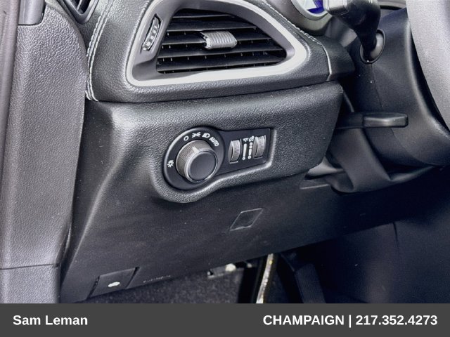 New 2027 Chrysler Pacifica Select FWD image 10