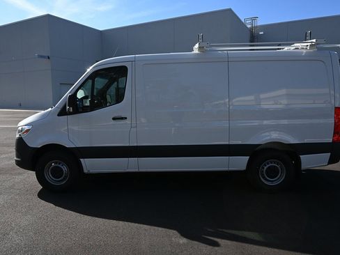 Used 2025 Mercedes-Benz Sprinter 2500 image 3