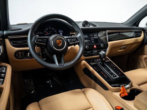New 2026 Porsche Macan image 4