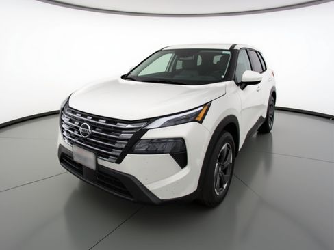 Used 2025 Nissan Rogue SV image 3