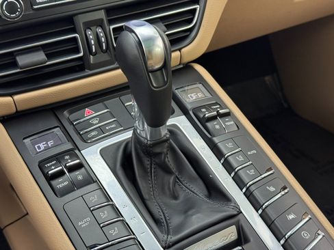 Used 2021 Porsche Macan image 30