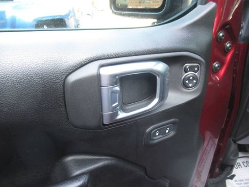 Used 2021 Jeep Gladiator Sport AWD/4WD image 17