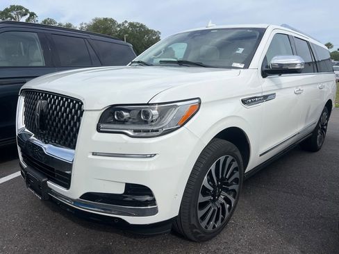 Used 2023 Lincoln Navigator L Black Label AWD/4WD image 2