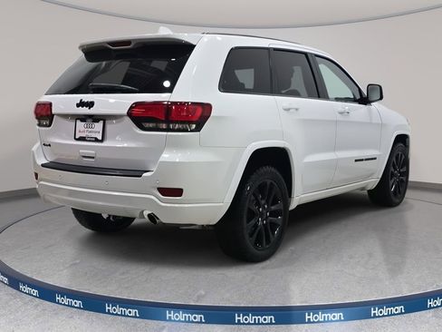 Used 2019 Jeep Grand Cherokee Altitude image 6