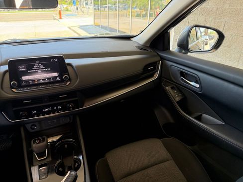 Used 2025 Nissan Rogue SV FWD image 37