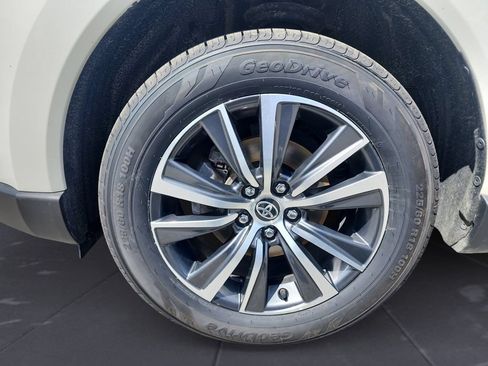 Used 2021 Toyota Venza LE AWD/4WD image 15