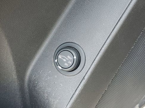 Used 2020 Chevrolet Equinox LT FWD image 19