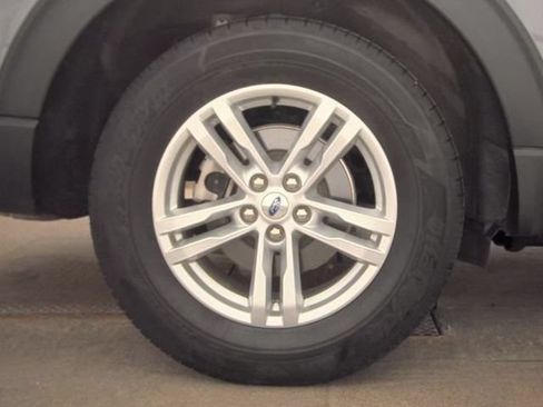 Used 2024 Ford Explorer XLT w/ Equipment Group 202A AWD/4WD image 8