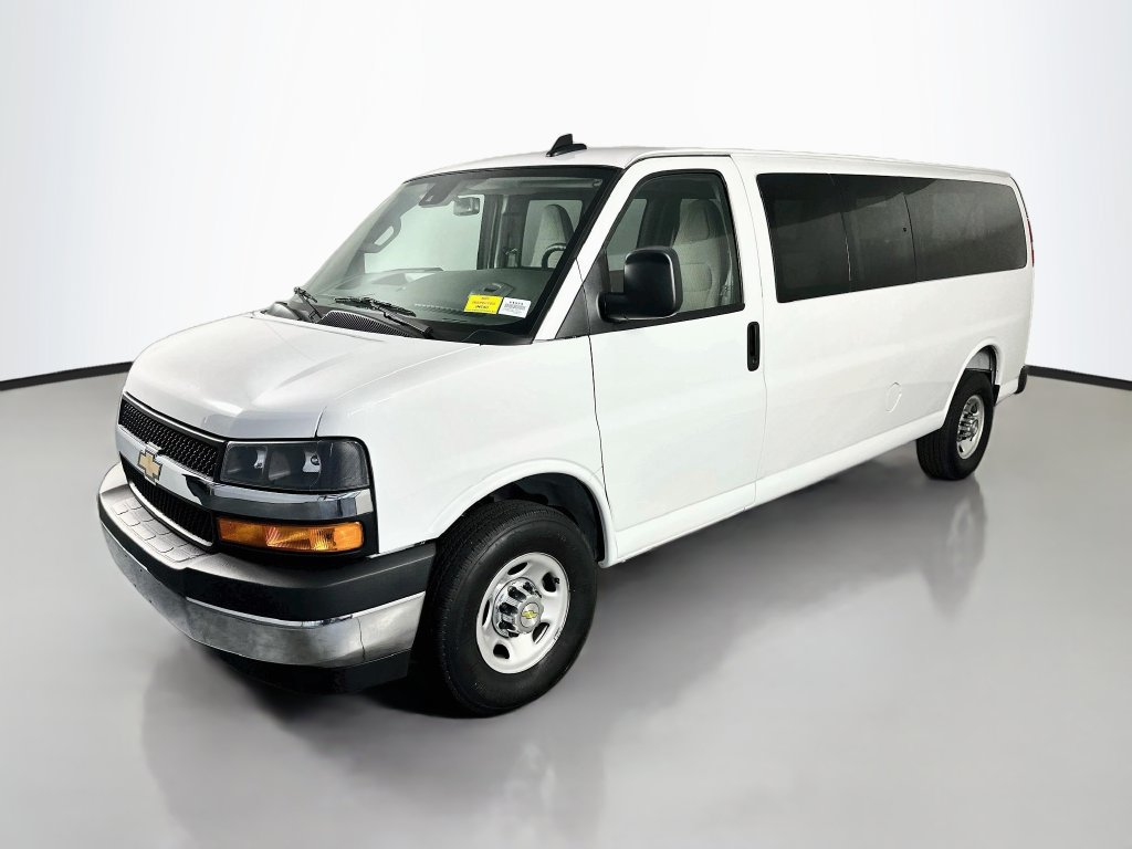 Used 2025 Chevrolet Express 3500 LT w/ LT Preferred Equipment Group RWD image 3
