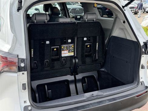 Certified 2024 Toyota Sienna XLE image 24