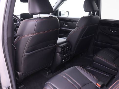 Certified 2025 Honda Pilot TrailSport image 11