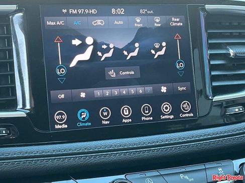 Used 2020 Chrysler Pacifica Limited FWD image 27