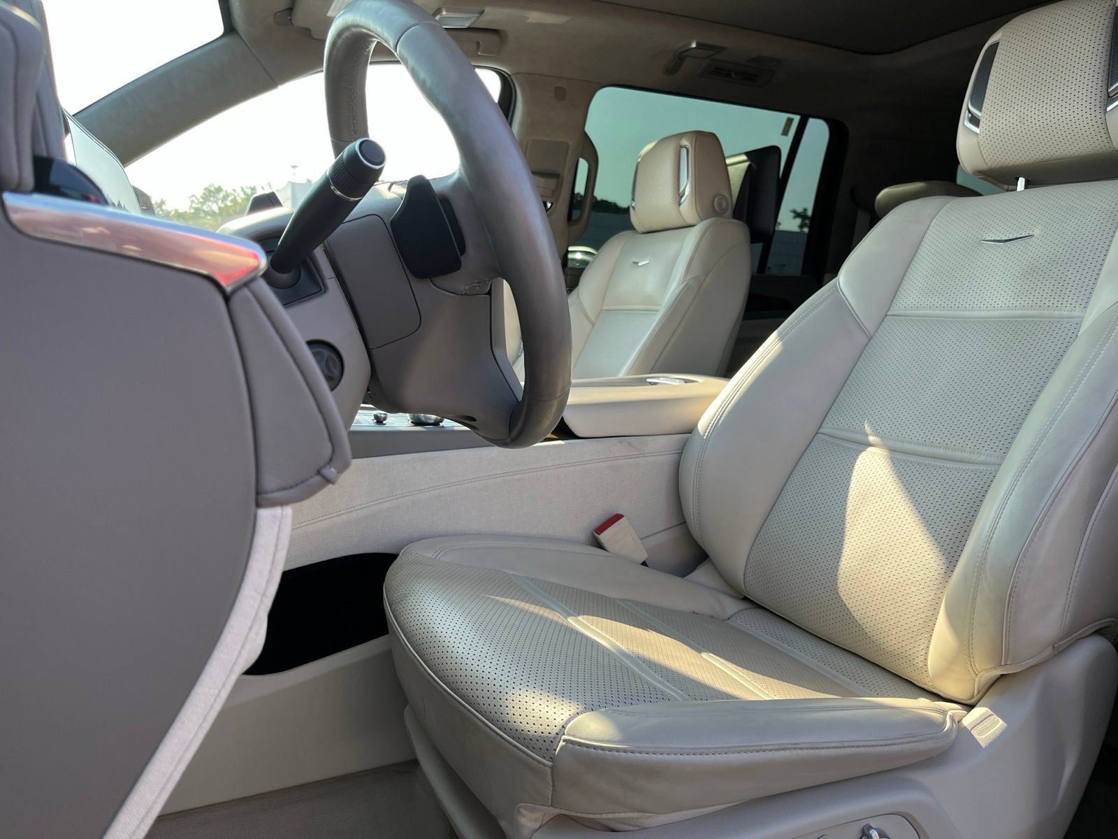 Used 2023 Cadillac Escalade ESV Sport Platinum RWD image 8