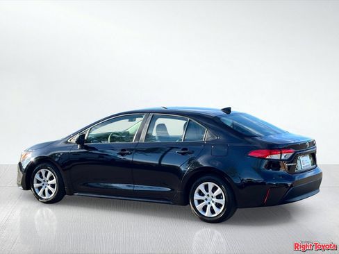 Certified 2025 Toyota Corolla LE FWD image 5