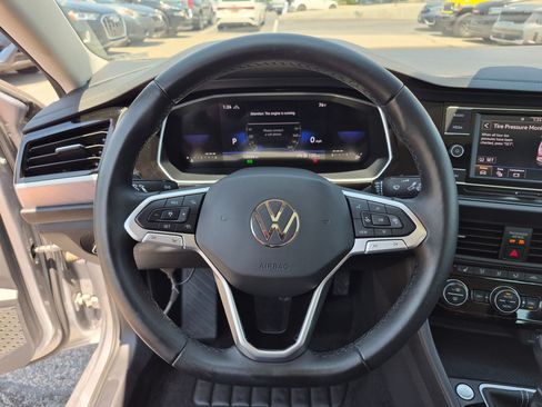 Used 2024 Volkswagen Jetta SE w/ Panoramic Sunroof Package FWD image 20
