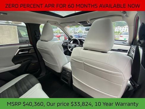 New 2025 Mitsubishi Outlander SE image 27