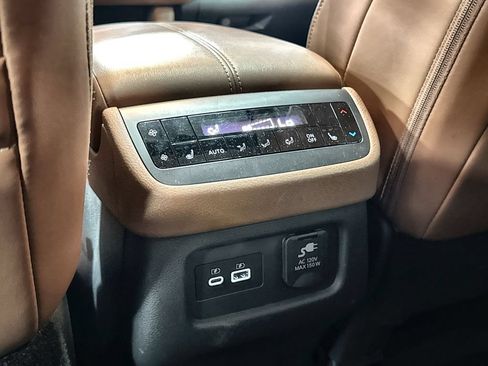 Used 2023 Nissan Pathfinder Platinum w/ Lighting Package (N92) AWD/4WD image 29