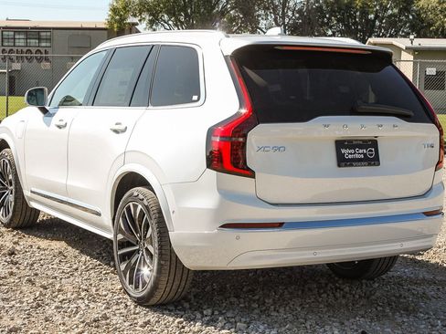 New 2026 Volvo XC90 T8 Plus w/ Protection Package image 8
