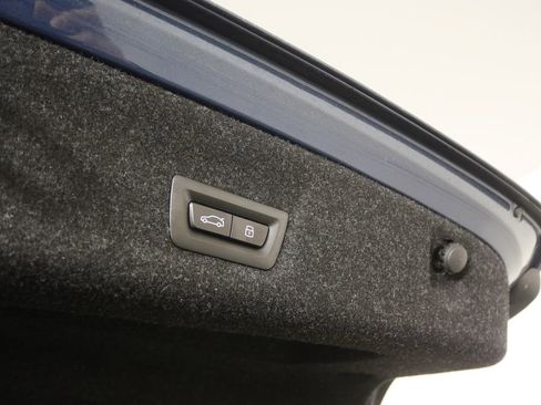 Certified 2025 BMW 330i Sedan image 18