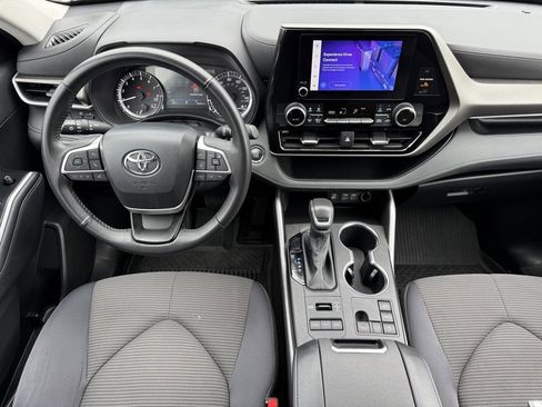 Used 2023 Toyota Highlander LE image 27