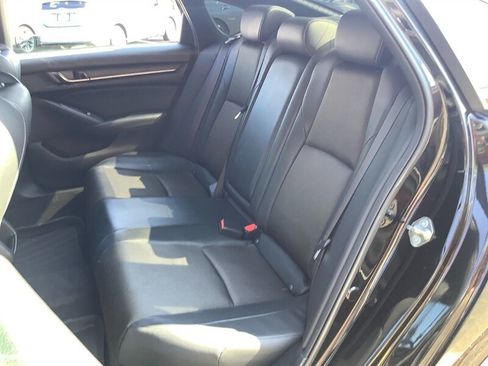 Used 2018 Honda Accord Sport image 10