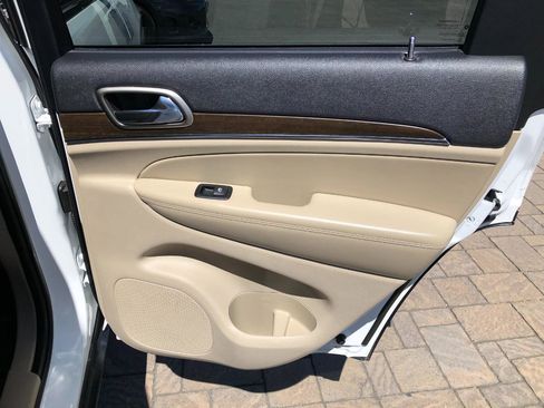 Used 2016 Jeep Grand Cherokee Limited w/ Trailer Tow Group IV AWD/4WD image 34