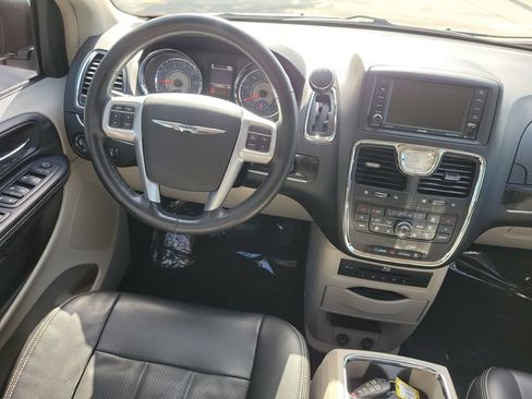 Used 2013 Chrysler Town & Country Touring-L w/ Driver Convenience Group FWD image 27