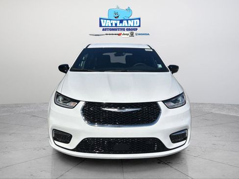 New 2026 Chrysler Pacifica Select image 8