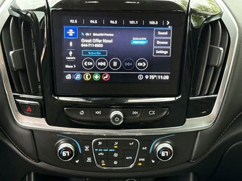 Used 2020 Chevrolet Traverse LT image 13